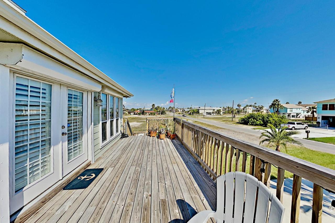 Festive Beach Retreat ロックポート エクステリア 写真